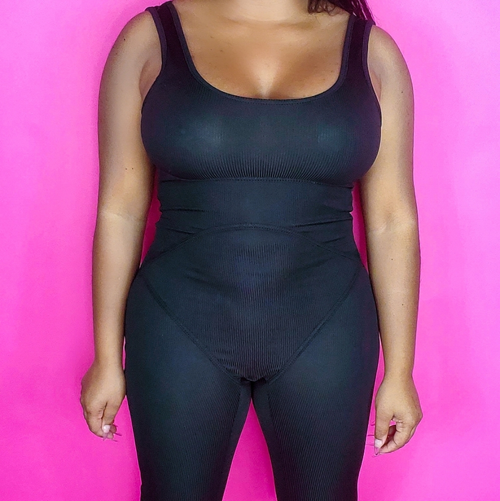 "Model Energy" Ribbed Backless Jumpsuit - Picture 2 of 3